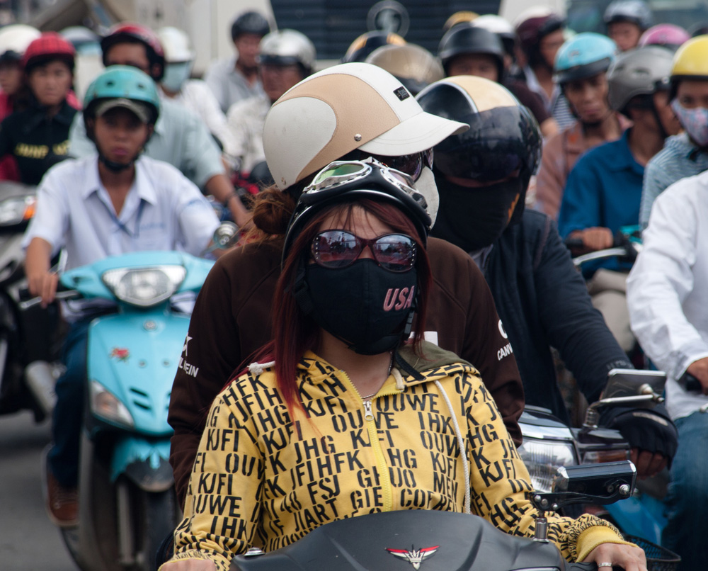 masked-vietnam-driver