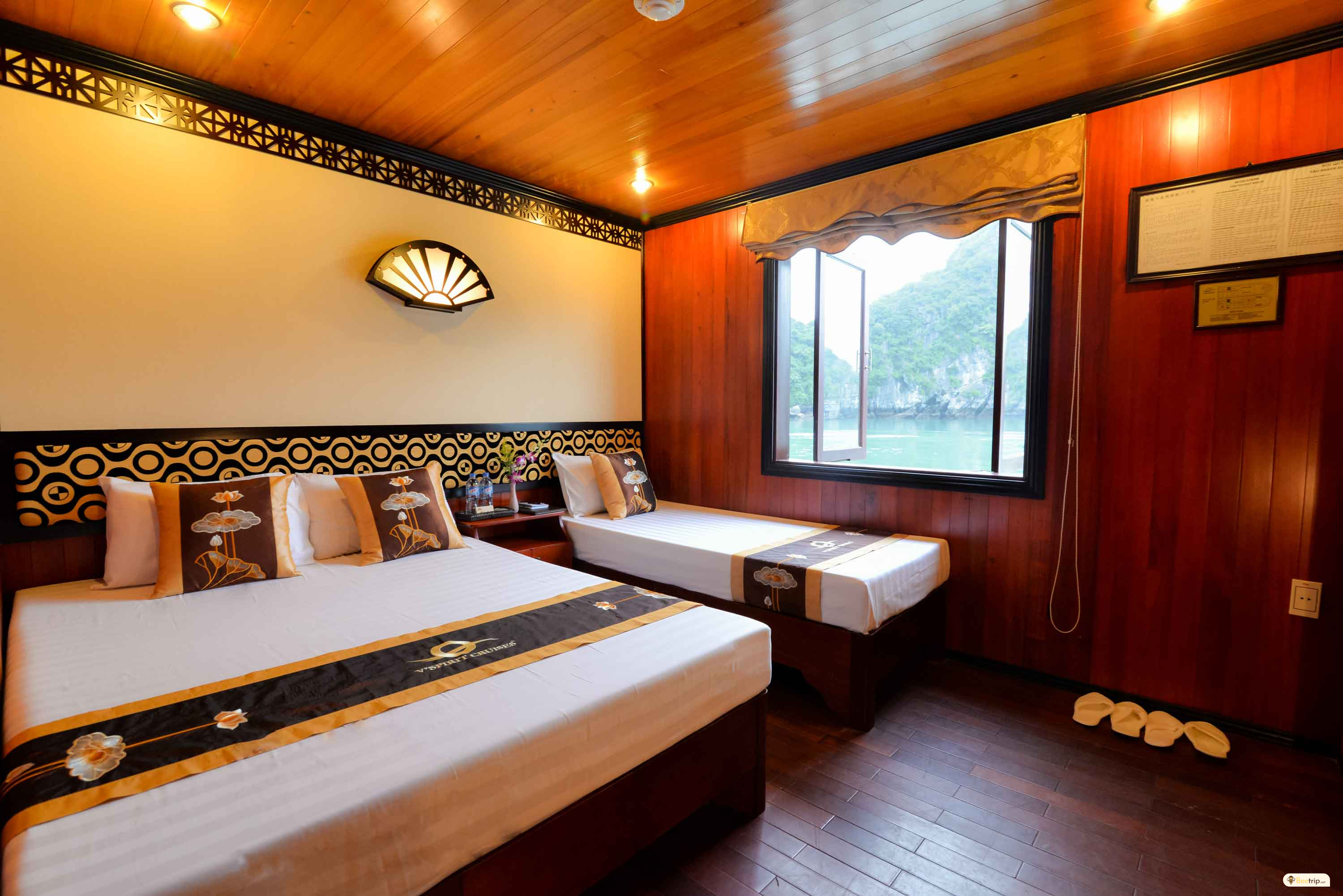 bedroom-balcony-queen-cruise-tour-halong