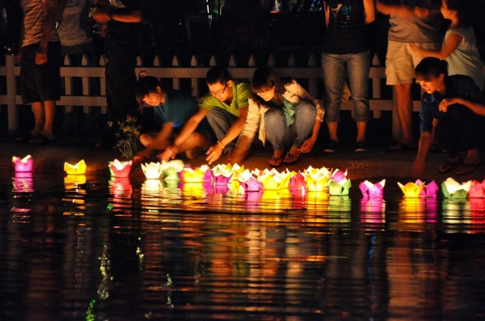 7 activities you must do at night in Hoi An